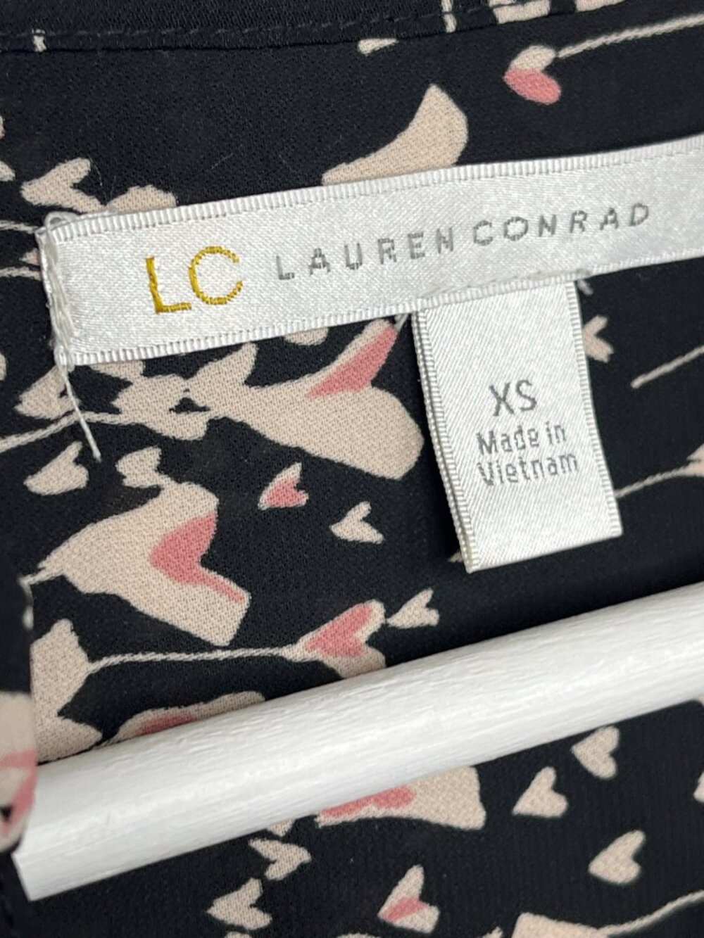 LC Lauren Conrad Womens XS Black Pink Floral Roll Tab Sleeve Blouse - Picture 3 of 12